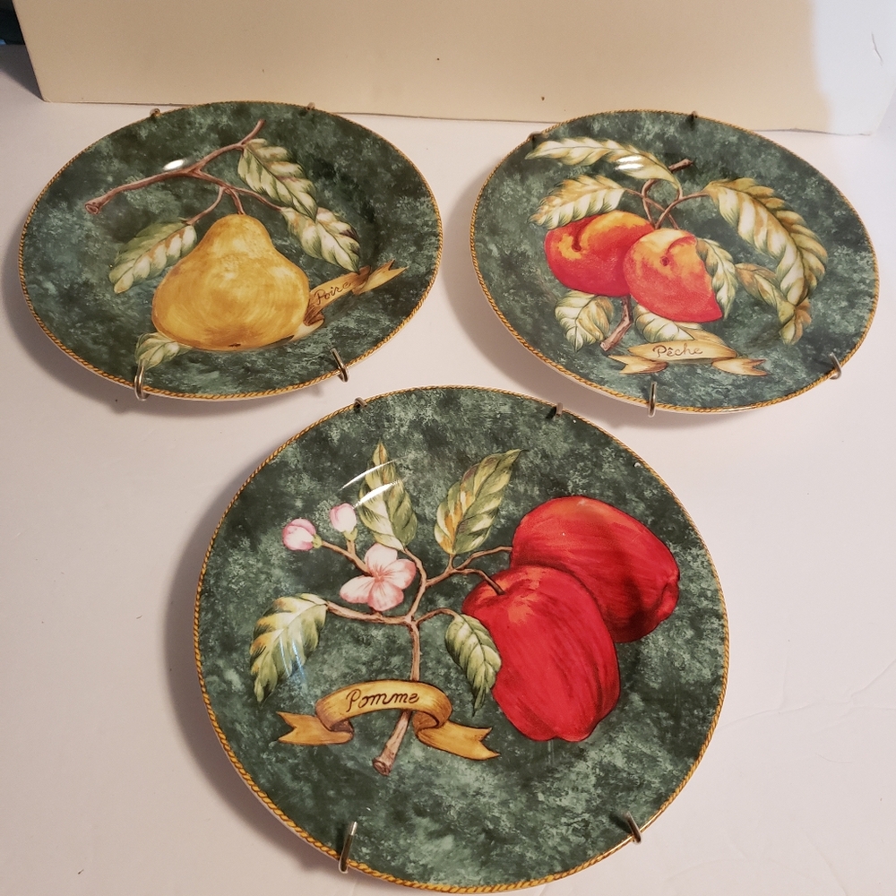Set of 3 decor plates by American Atellier